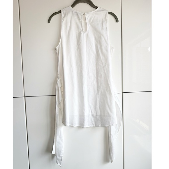 Como Black White Sleeveless Blouse Tie Back Size Small Office Career Workwear - Picture 2 of 7